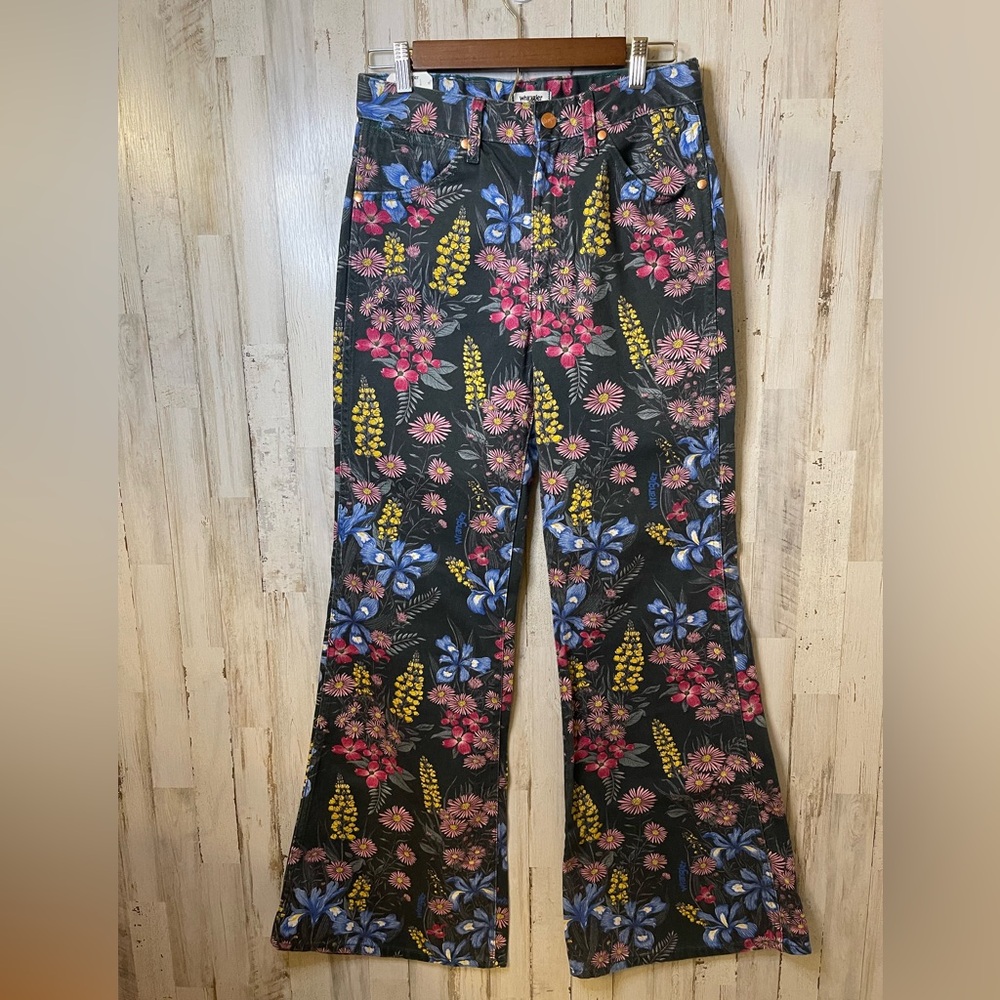 NWT Women’s Wrangler High Rise Wanderer Flare Jeans Size 26 Boho